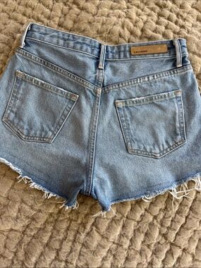 GRLFRND Faded Light Blue High-Rise Denim Cutoff Shorts SZ 26 with 2” Inseam